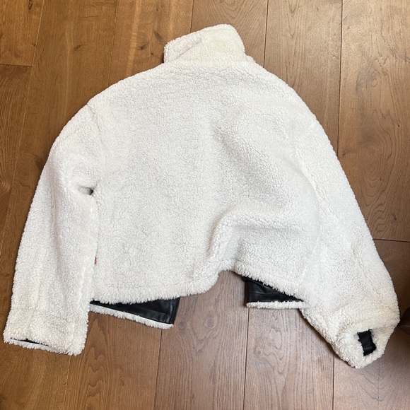 Levi's Reversible Vegan Leather/Sherpa Jacket - Picture 10 of 10